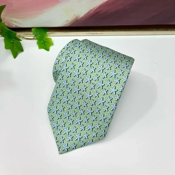 Vineyard Vines Mens Starfish Patterned Green Silk Tie